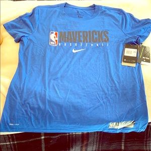 NWT Nike tee